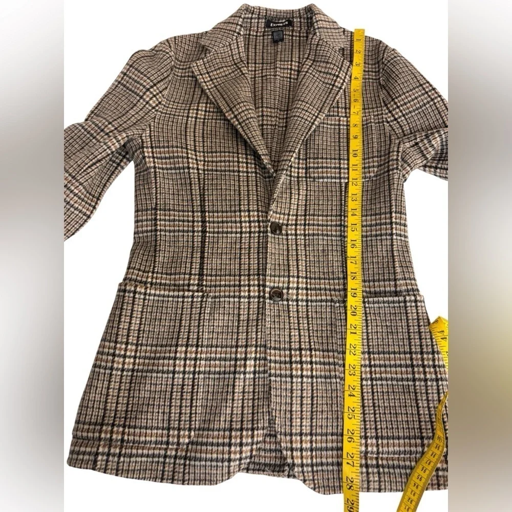 Express chic houndstooth